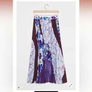 Ava pleaded maxi skirt by Geisha Designs sold excl. at Anthropologie. Size small